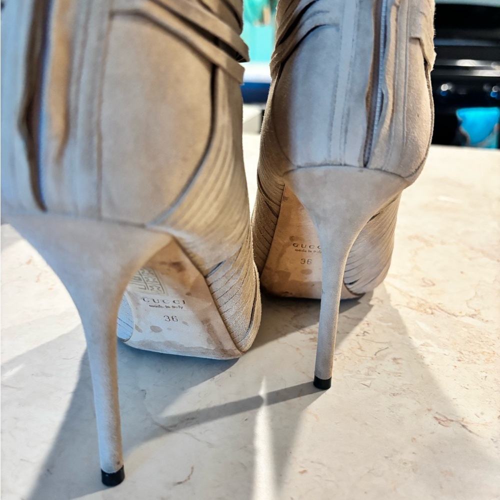 Gorgeous Gucci Beige Fringe Heeled Boots - Picture 9 of 10